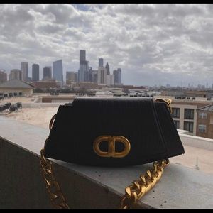 Vegan leather chunky chain bag